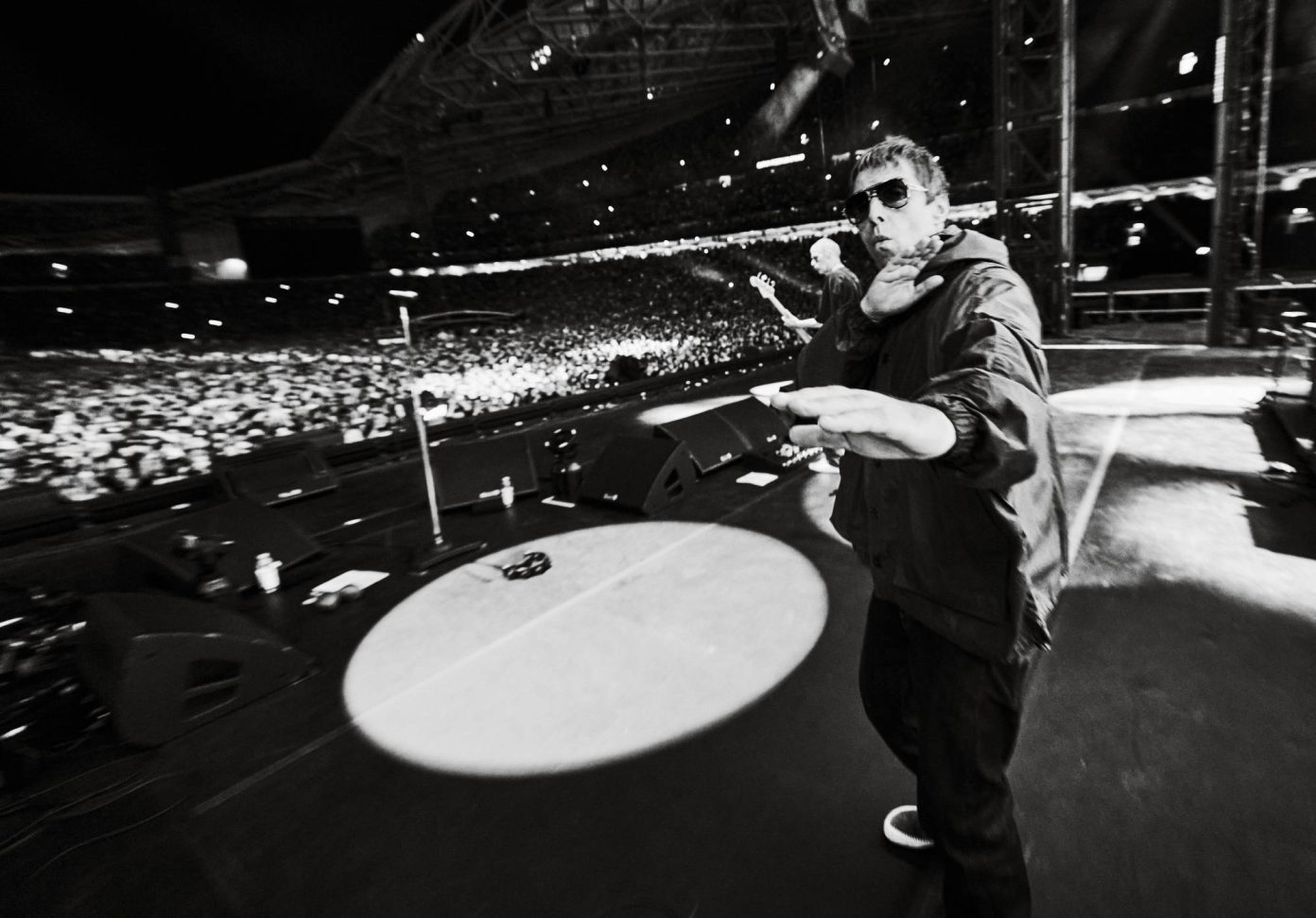 Oasis anuncia libro oficial de su gira de reunión